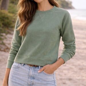 AE77 Women’s Crewneck Sweatshirt Green Fleece Pullover Size M NWT